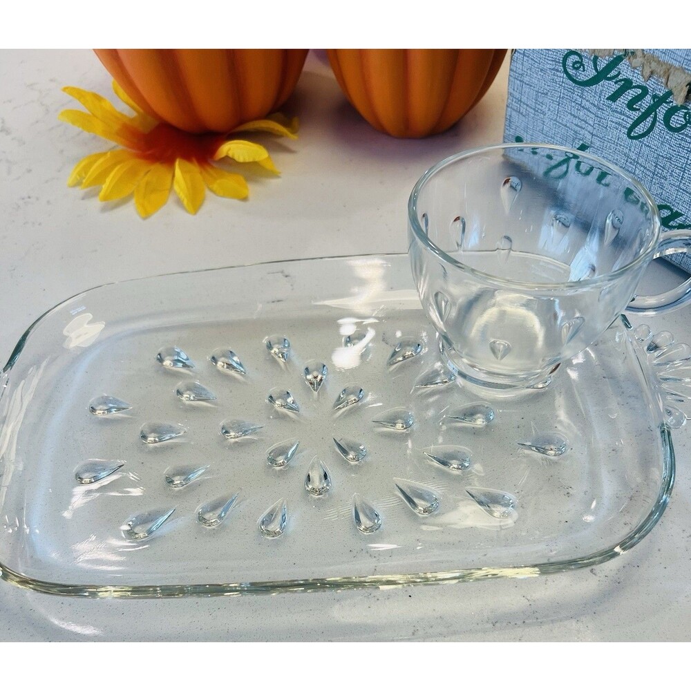 Vintage Hazel Atlas Teardrop Informal Snack Set Of 4